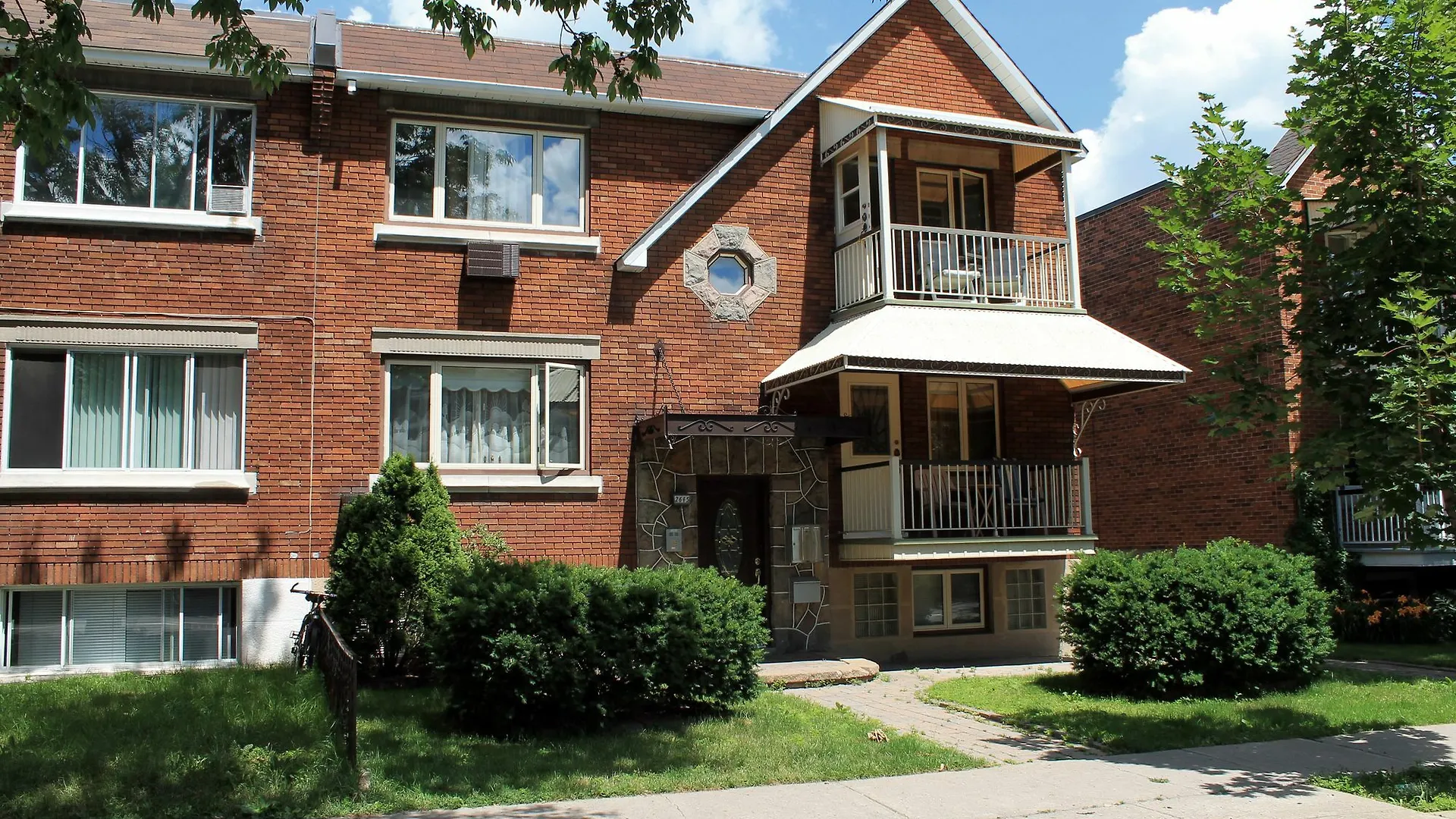 *** Guest house Gite Du Survenant Montreal Canada