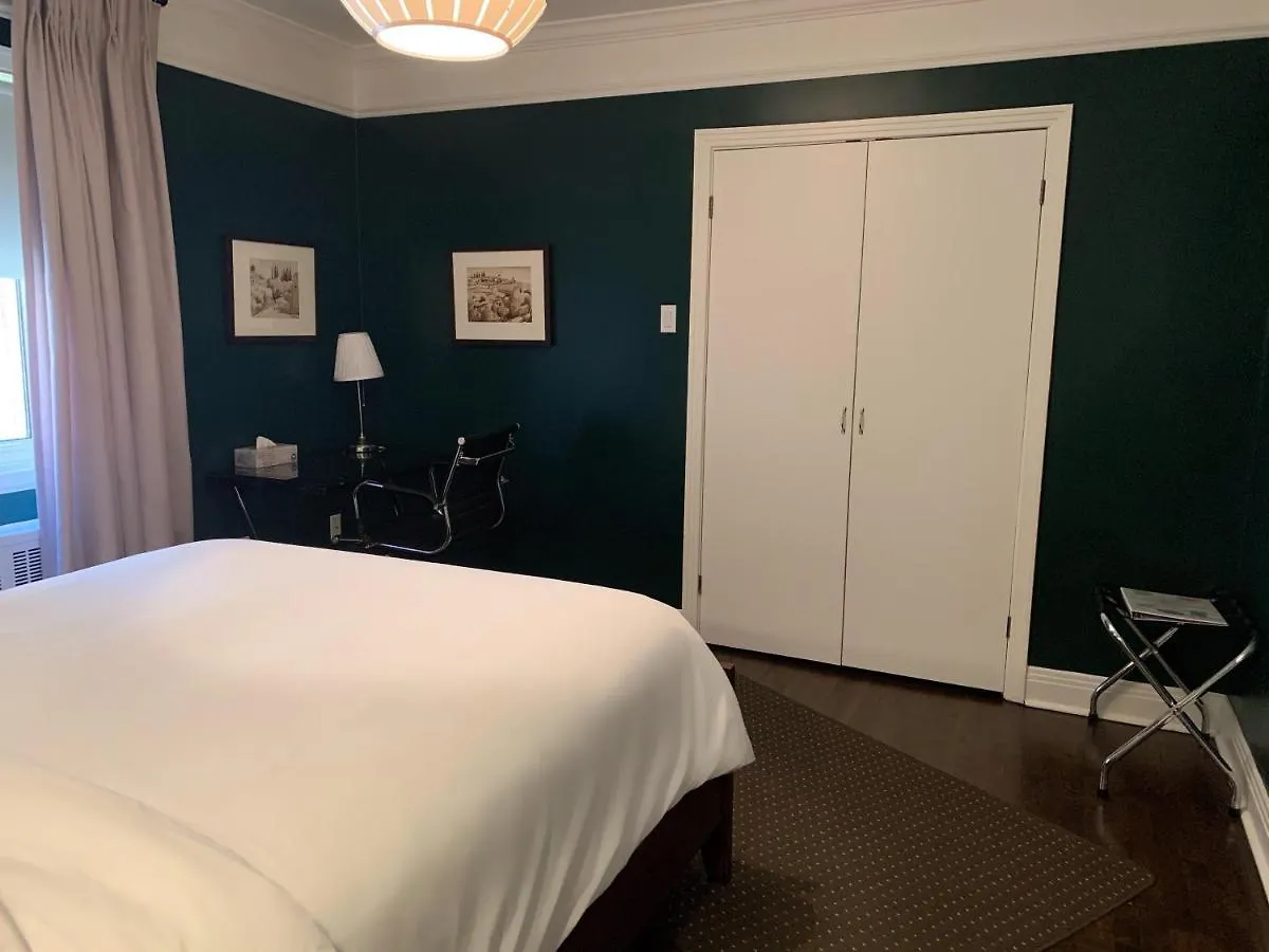 Gite Du Survenant Montreal Guest house