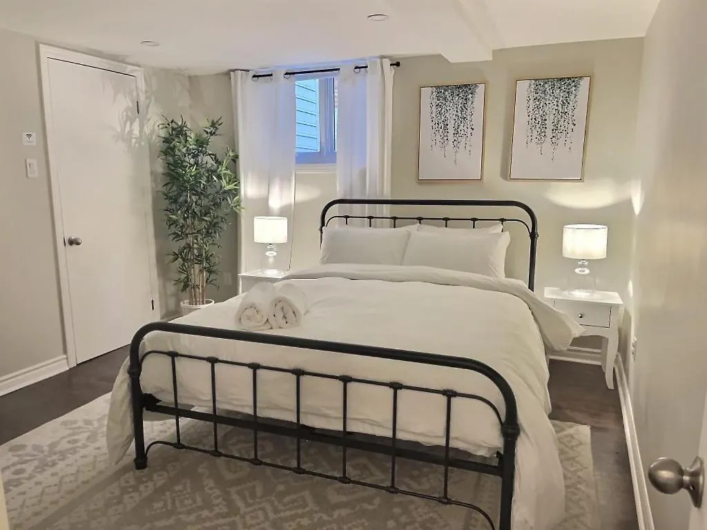 *** Guest house Gite Du Survenant Montreal Canada