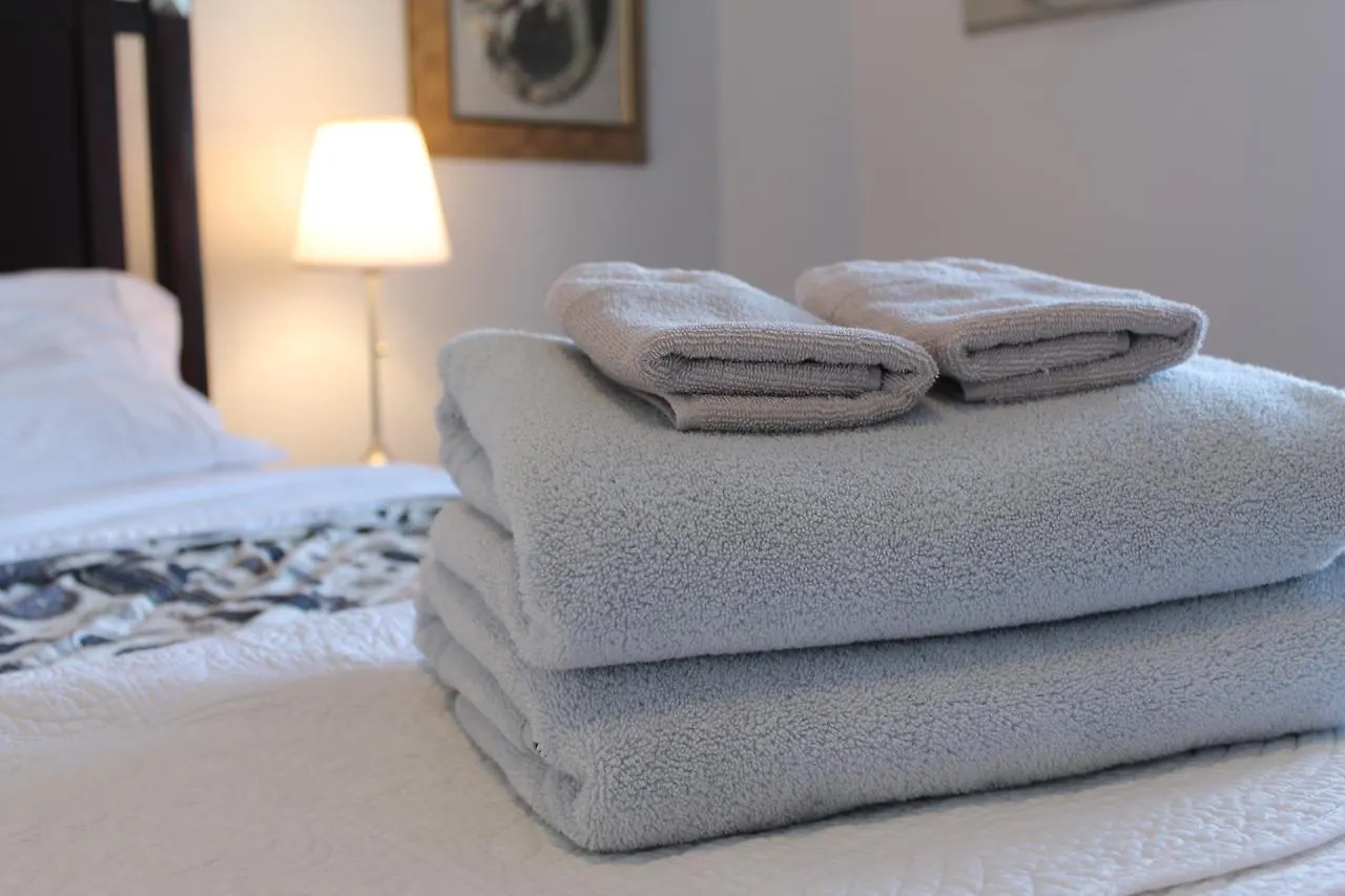 Gite Du Survenant Montreal Guest house